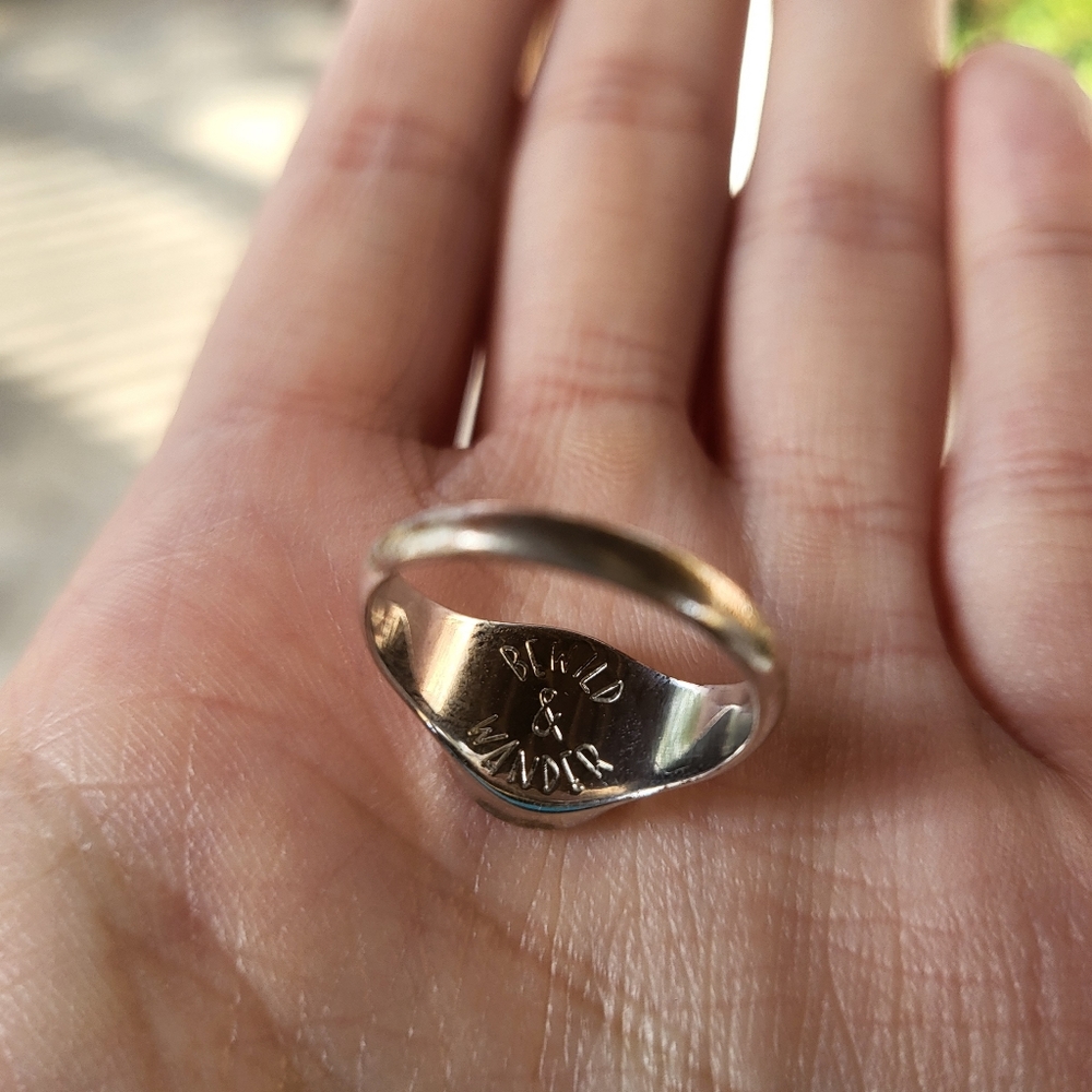 Used puravida signet moutain ring